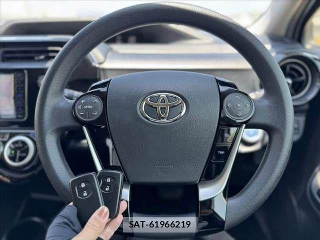 Toyota AQUA 2018-07 7214803-4