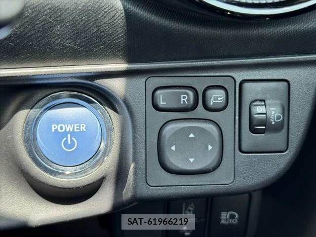 Toyota AQUA 2018-07 7214803-5