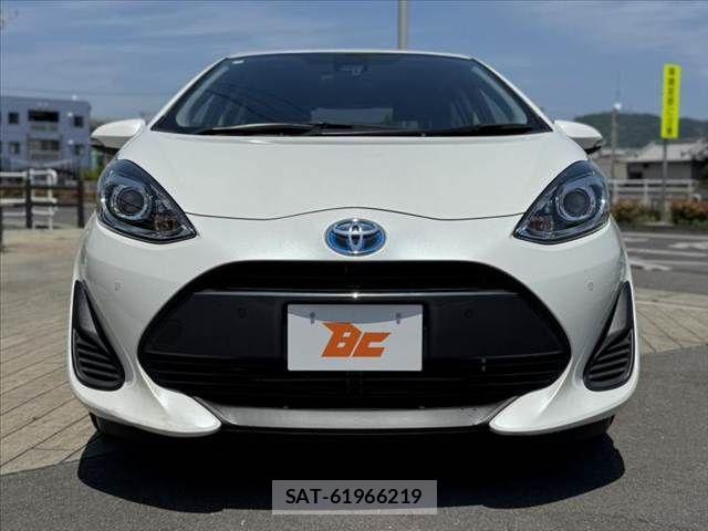 Toyota AQUA 2018-07 7214803-8