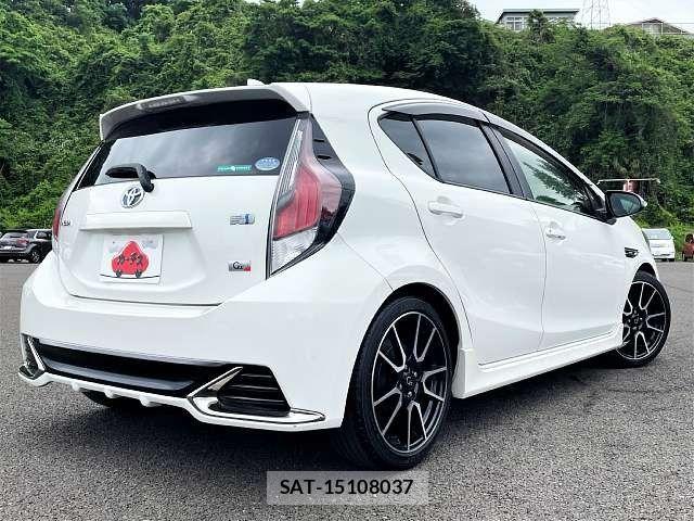 Toyota AQUA 2015-01 7214729-2