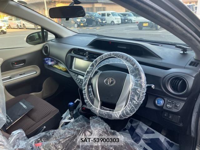 Toyota AQUA 2012-01 7214664-9