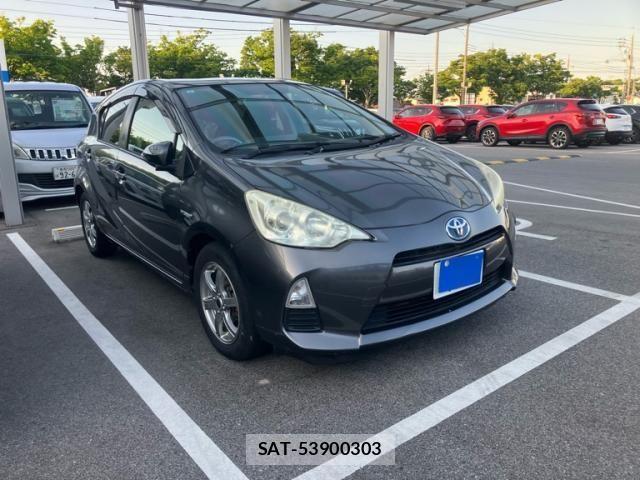Toyota AQUA 2012-01 7214664-1