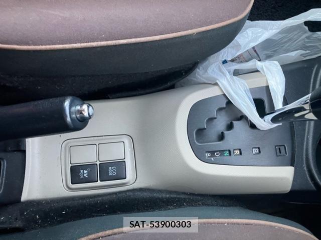 Toyota AQUA 2012-01 7214664-20