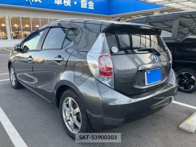 Toyota AQUA 2012-01 7214664-2