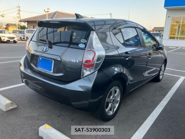 Toyota AQUA 2012-01 7214664-3