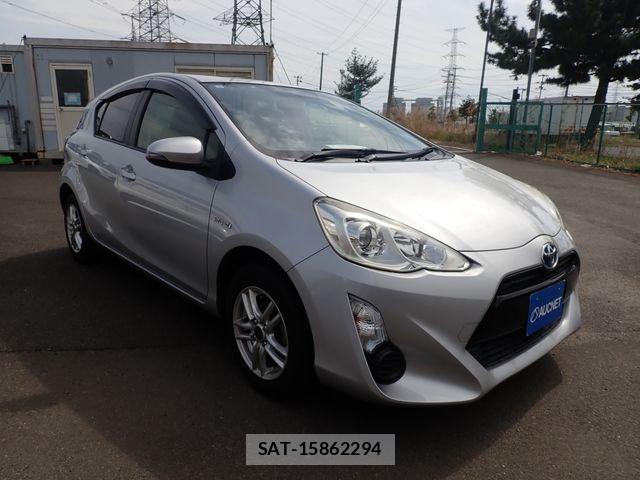 Toyota AQUA 2015-03 7214738-0