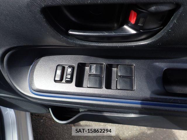 Toyota AQUA 2015-03 7214738-14