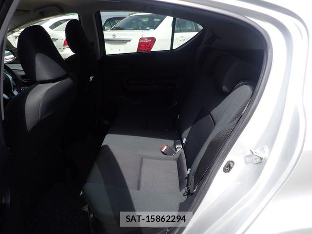 Toyota AQUA 2015-03 7214738-21