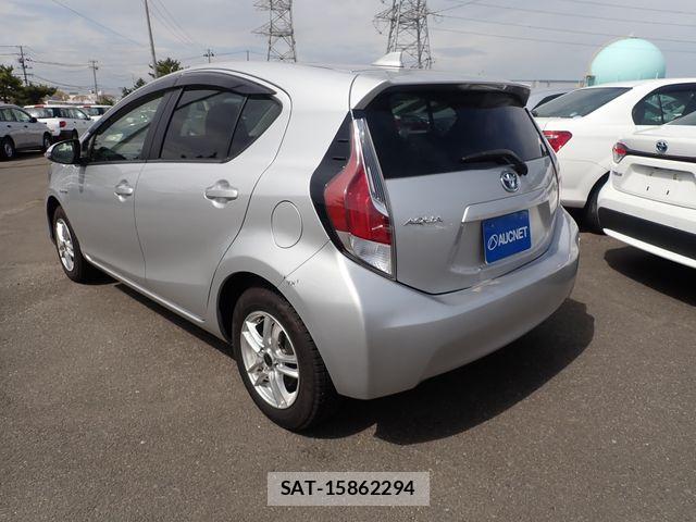 Toyota AQUA 2015-03 7214738-2