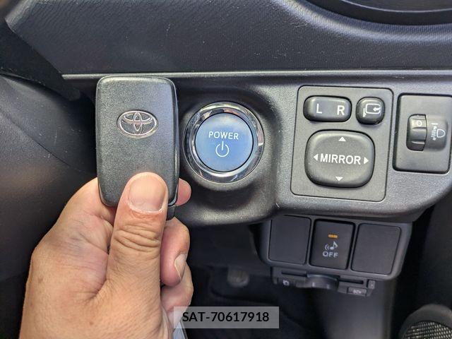 Toyota AQUA 2013-10 7214714-11