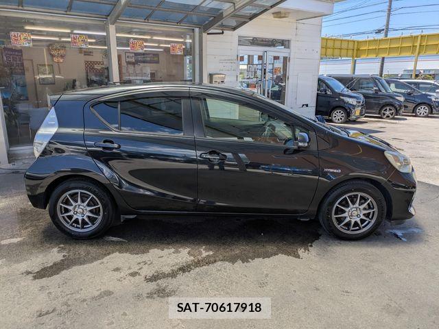 Toyota AQUA 2013-10 7214714-17