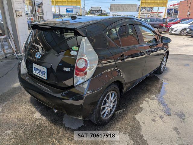 Toyota AQUA 2013-10 7214714-1