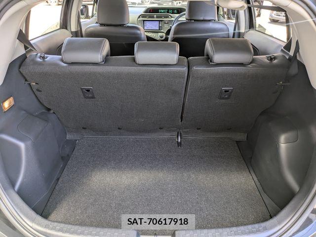 Toyota AQUA 2013-10 7214714-5
