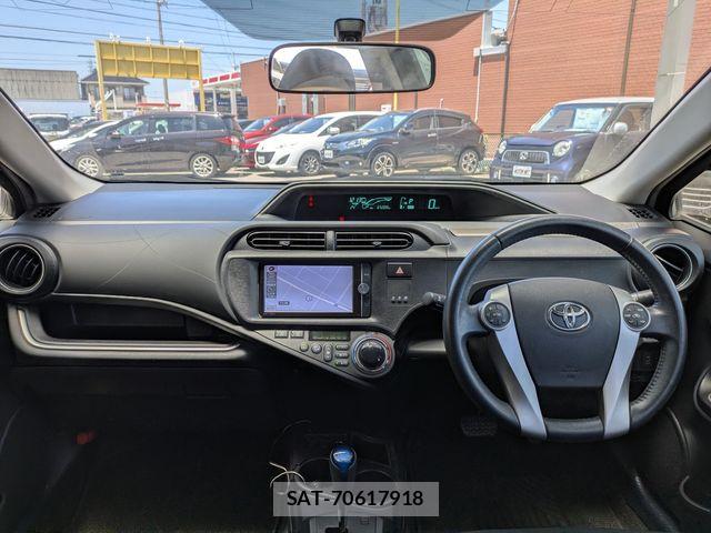 Toyota AQUA 2013-10 7214714-7