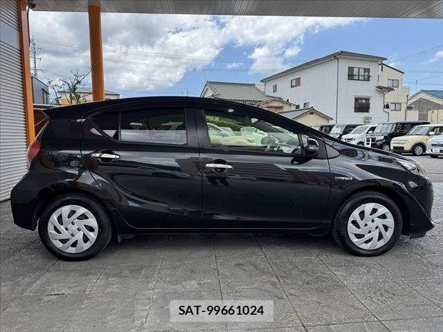 Toyota AQUA 2018-05 7214805-11