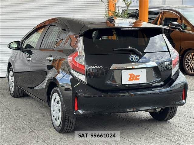 Toyota AQUA 2018-05 7214805-14