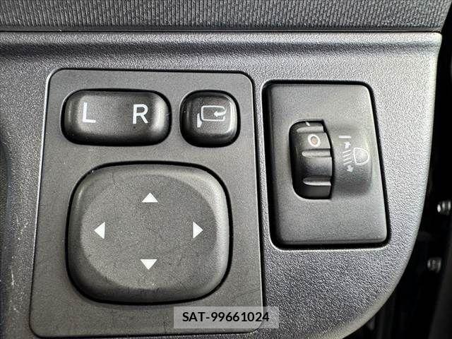 Toyota AQUA 2018-05 7214805-29