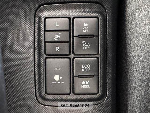 Toyota AQUA 2018-05 7214805-3