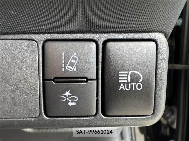 Toyota AQUA 2018-05 7214805-4
