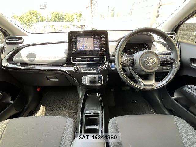 Toyota AQUA 2022-08 7214866-1