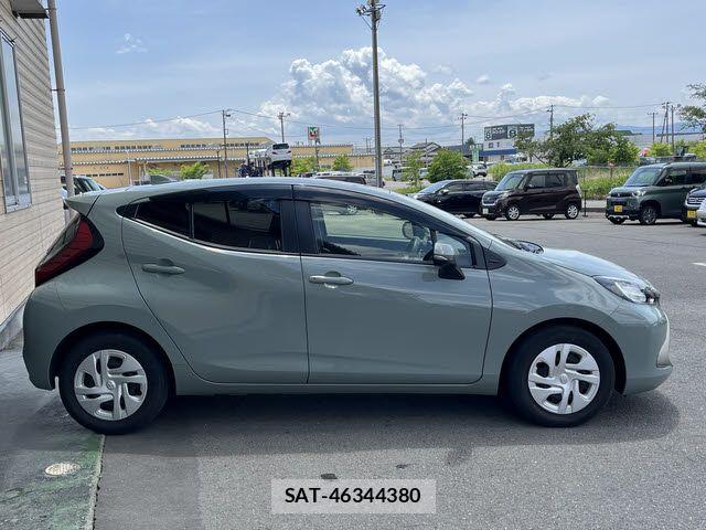 Toyota AQUA 2022-08 7214866-22