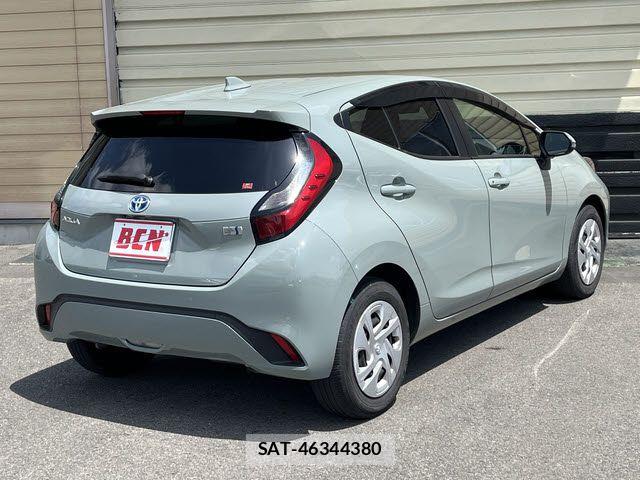 Toyota AQUA 2022-08 7214866-2