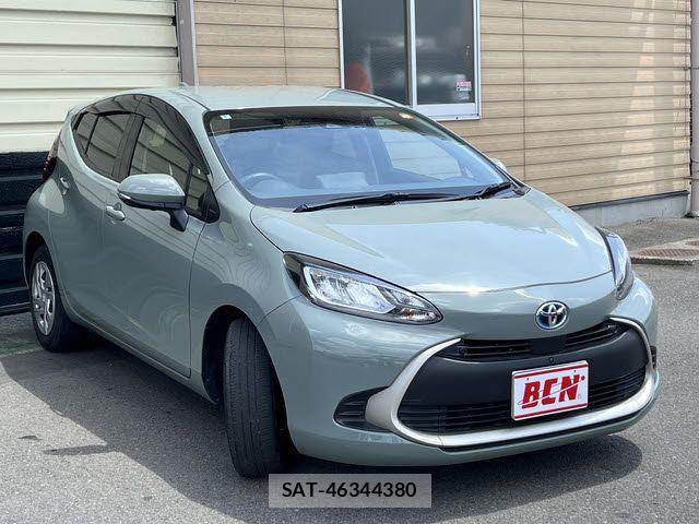 Toyota AQUA 2022-08 7214866-6