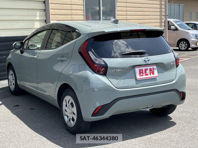 Toyota AQUA 2022-08 7214866-8