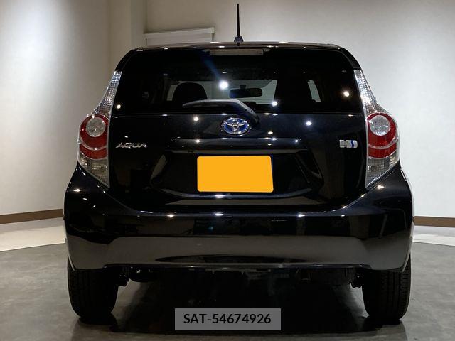 Toyota AQUA 2013-06 7214702-2