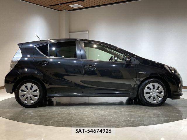 Toyota AQUA 2013-06 7214702-5
