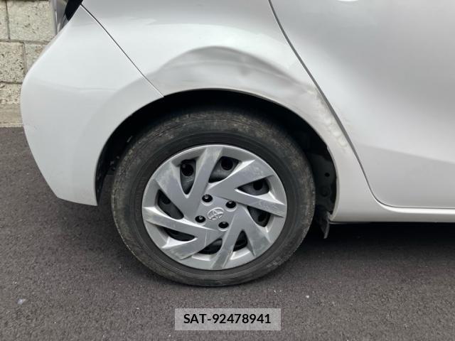 Toyota AQUA 2015-03 7214737-11
