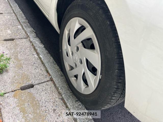 Toyota AQUA 2015-03 7214737-12