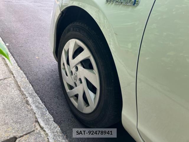 Toyota AQUA 2015-03 7214737-13