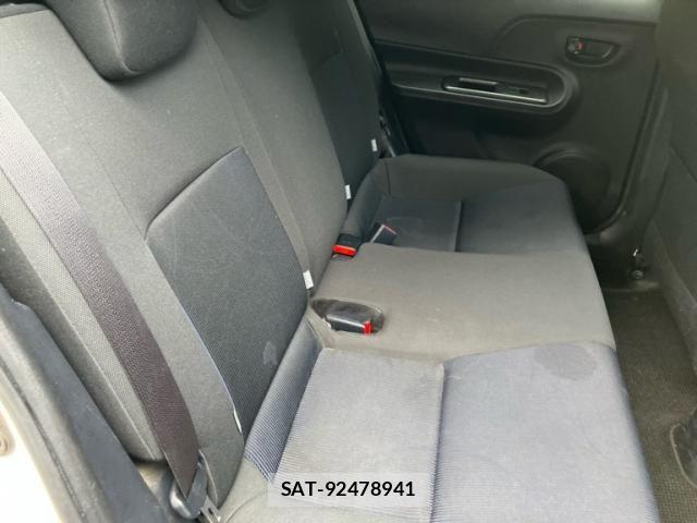 Toyota AQUA 2015-03 7214737-15
