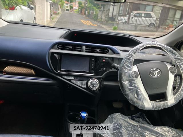 Toyota AQUA 2015-03 7214737-16