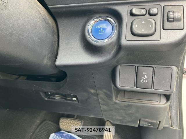 Toyota AQUA 2015-03 7214737-17