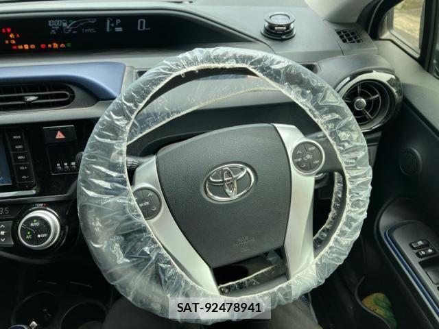 Toyota AQUA 2015-03 7214737-18