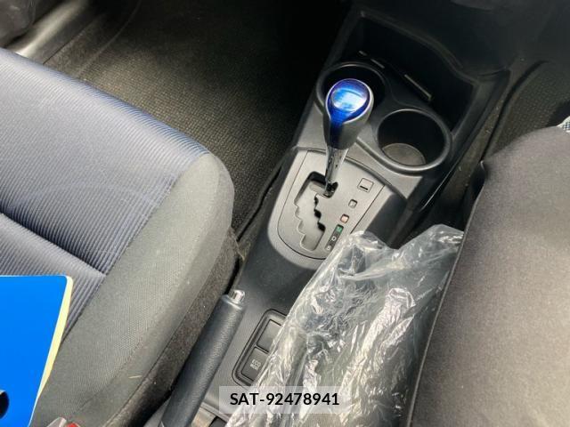 Toyota AQUA 2015-03 7214737-19