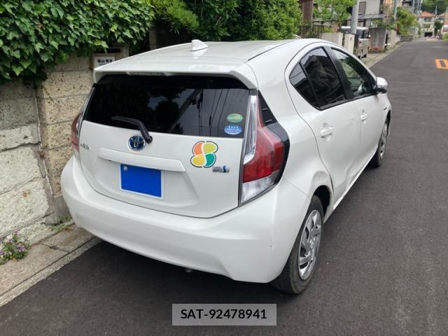 Toyota AQUA 2015-03 7214737-3