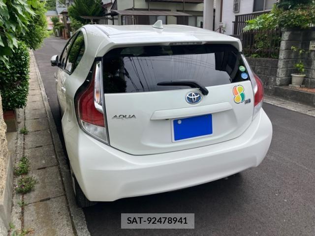 Toyota AQUA 2015-03 7214737-4