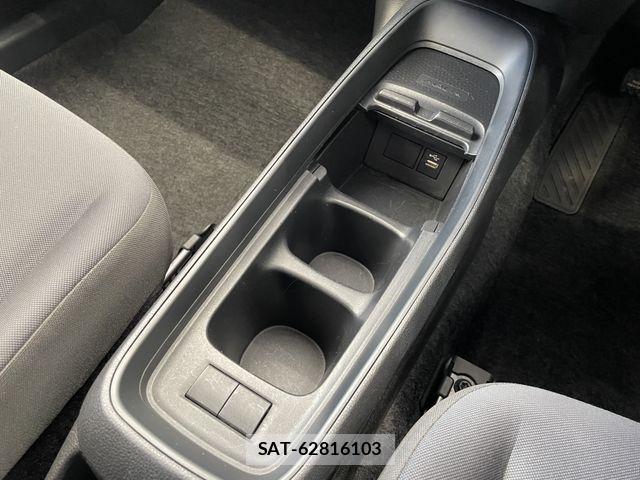 Toyota AQUA 2023-06 7213656-17