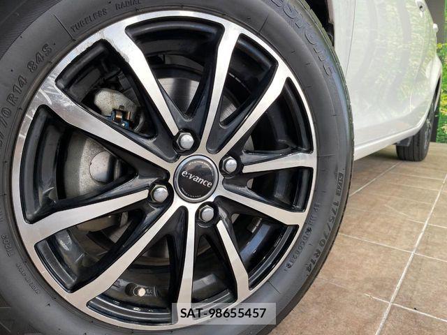 Toyota AQUA 2017-07 7214787-11
