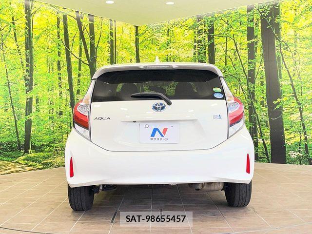 Toyota AQUA 2017-07 7214787-13