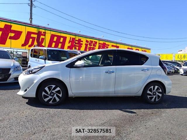Toyota AQUA 2021-06 7214851-11