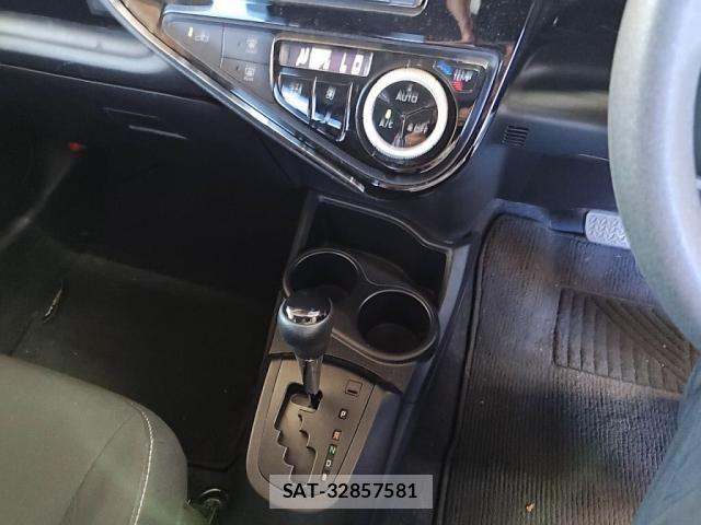 Toyota AQUA 2021-06 7214851-16
