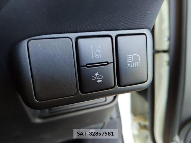 Toyota AQUA 2021-06 7214851-18