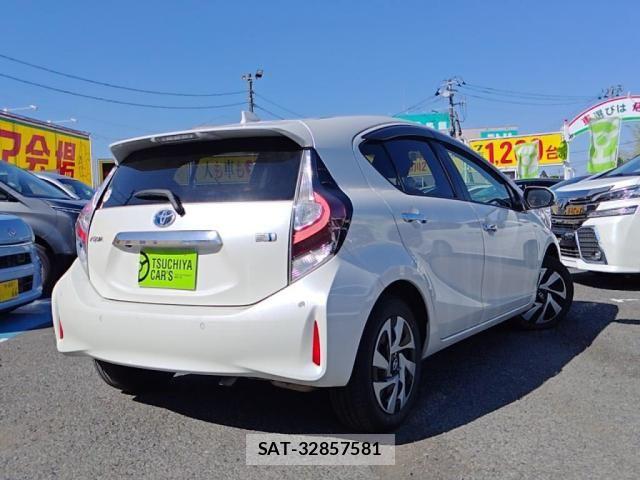 Toyota AQUA 2021-06 7214851-1
