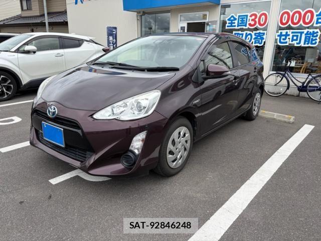 Toyota AQUA 2017-03 7214776-0