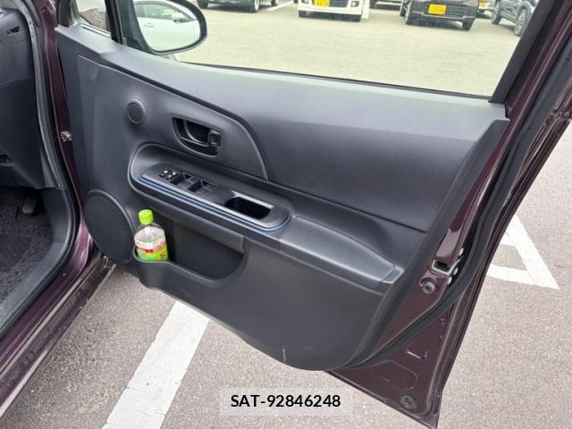 Toyota AQUA 2017-03 7214776-10