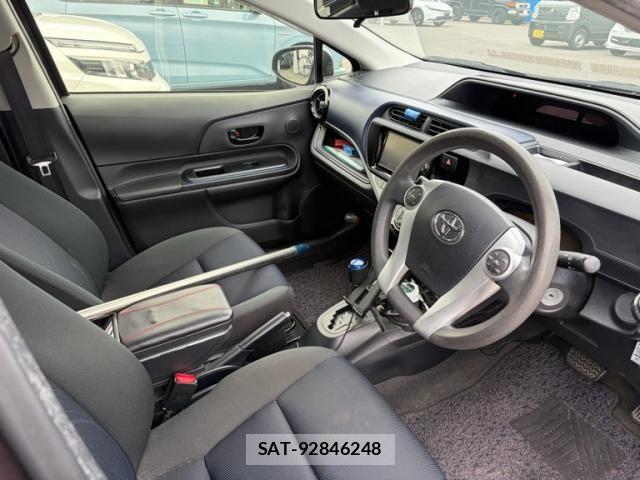 Toyota AQUA 2017-03 7214776-11